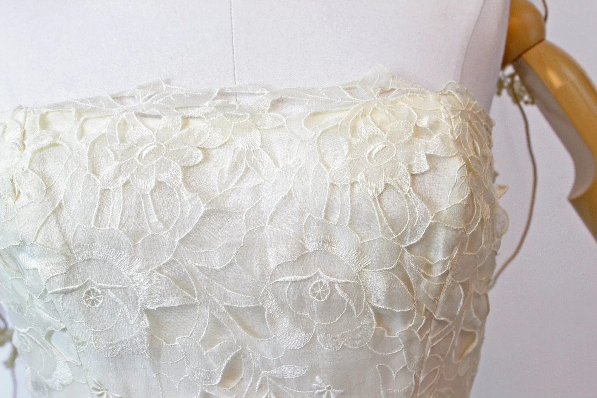 1950s BONWIT TELLER organza broderie anglaise wedding dress xs | new spring
