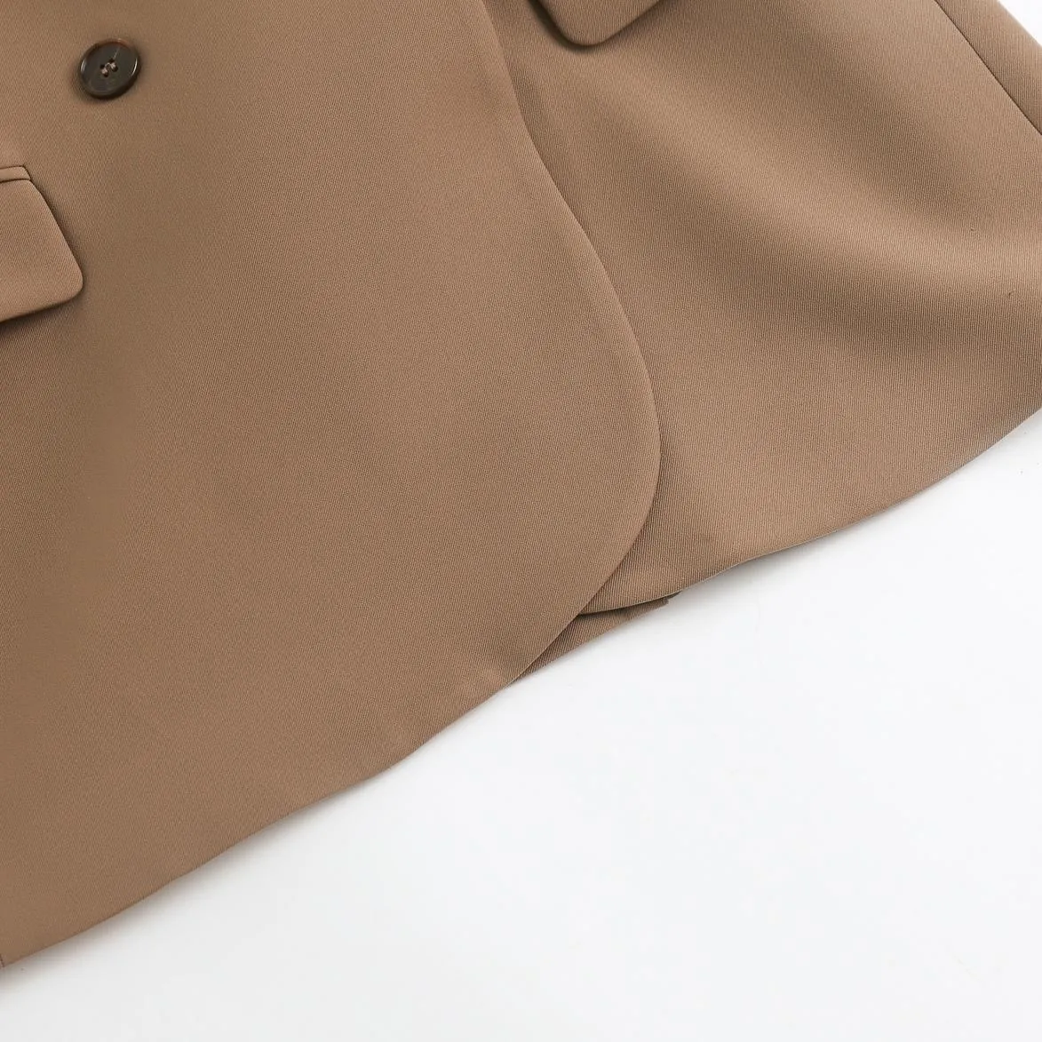 Casual Women's Sport Jacke Featuring Flap Pockets and a Relaxed Fit