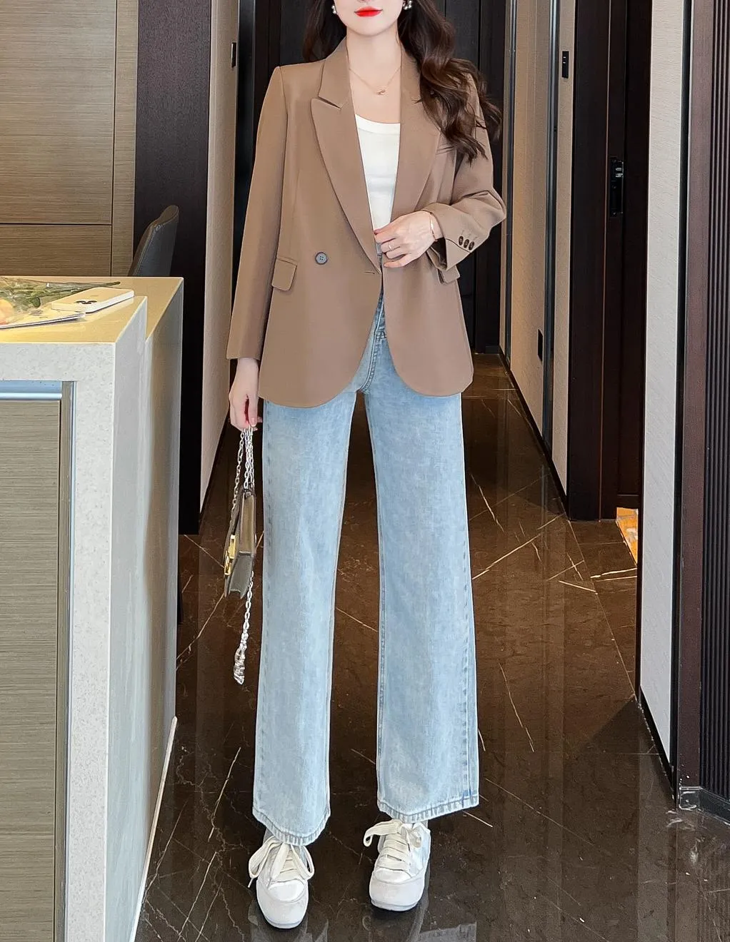 Casual Women's Sport Jacke Featuring Flap Pockets and a Relaxed Fit
