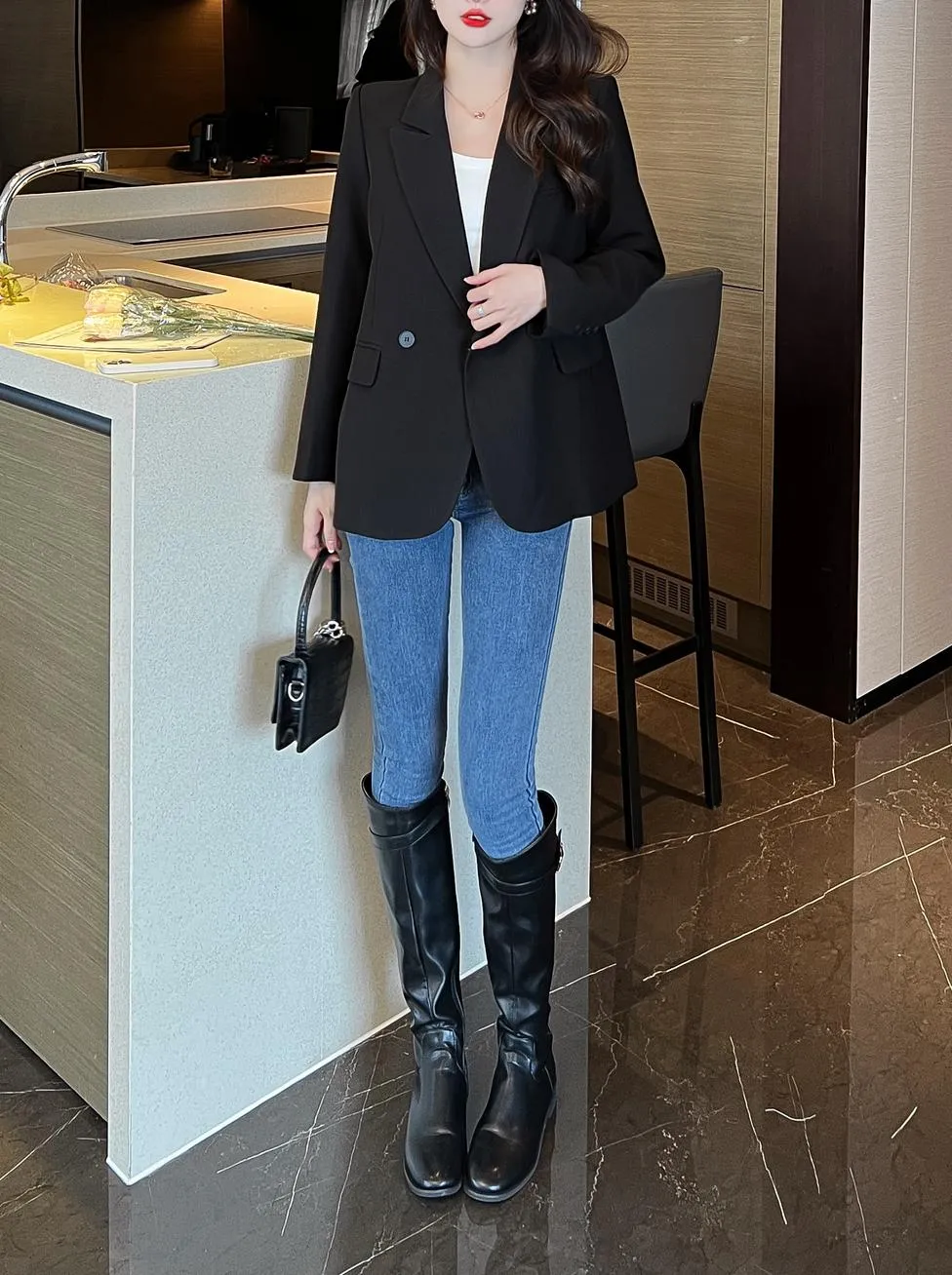 Casual Women's Sport Jacke Featuring Flap Pockets and a Relaxed Fit
