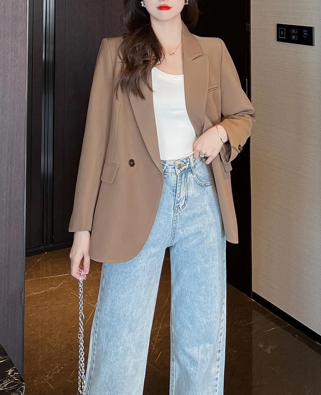 Casual Women's Sport Jacke Featuring Flap Pockets and a Relaxed Fit
