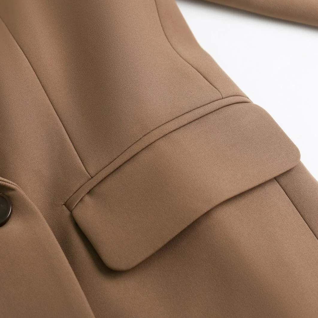 Casual Women's Sport Jacke Featuring Flap Pockets and a Relaxed Fit