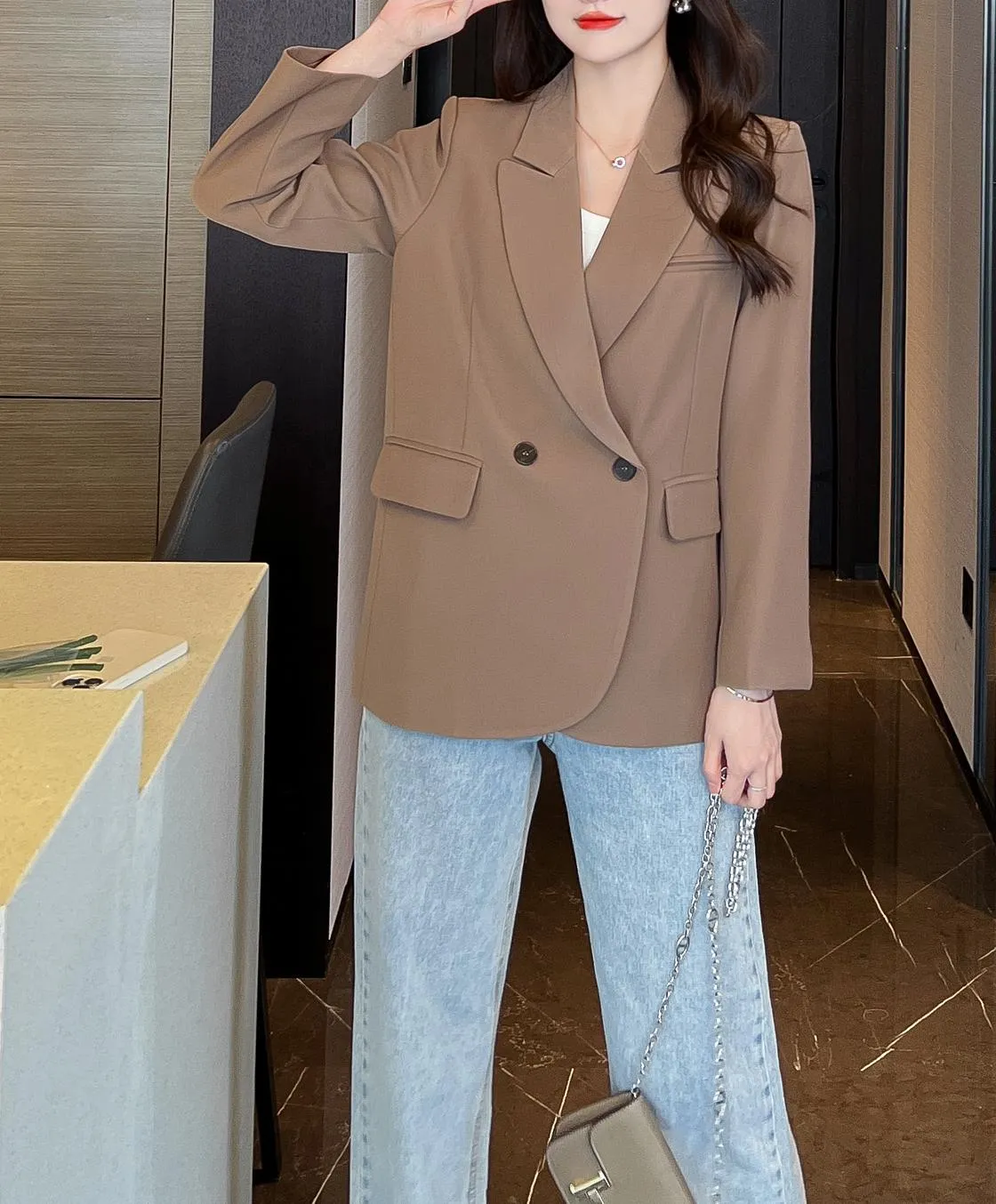 Casual Women's Sport Jacke Featuring Flap Pockets and a Relaxed Fit