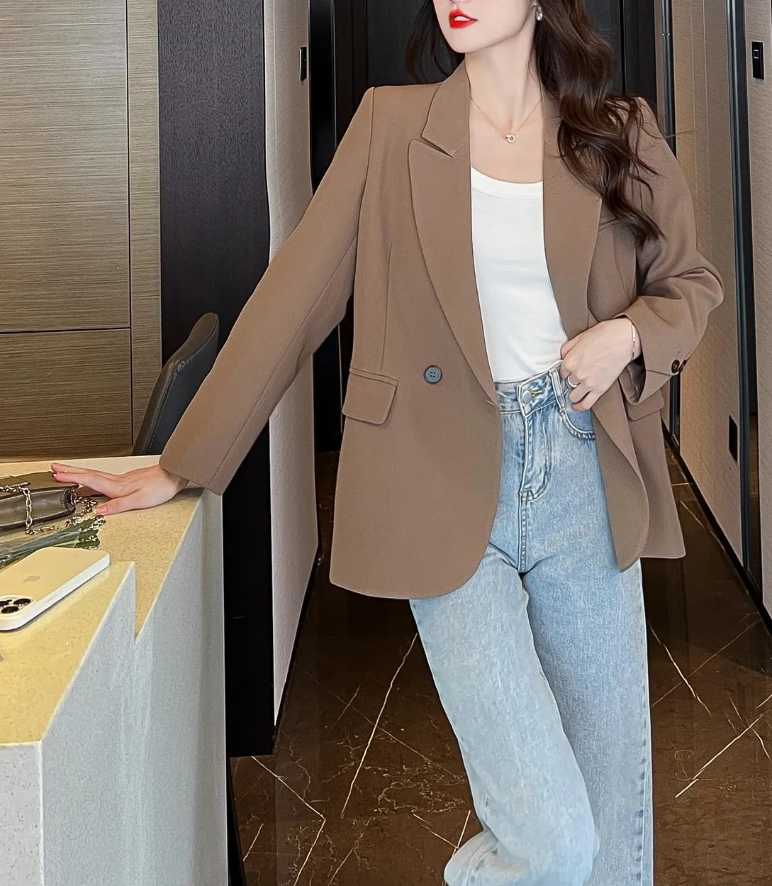 Casual Women's Sport Jacke Featuring Flap Pockets and a Relaxed Fit