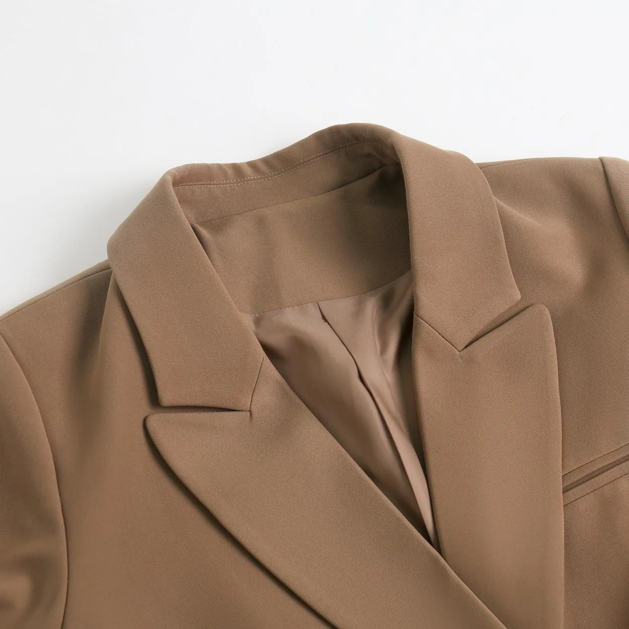 Casual Women's Sport Jacke Featuring Flap Pockets and a Relaxed Fit