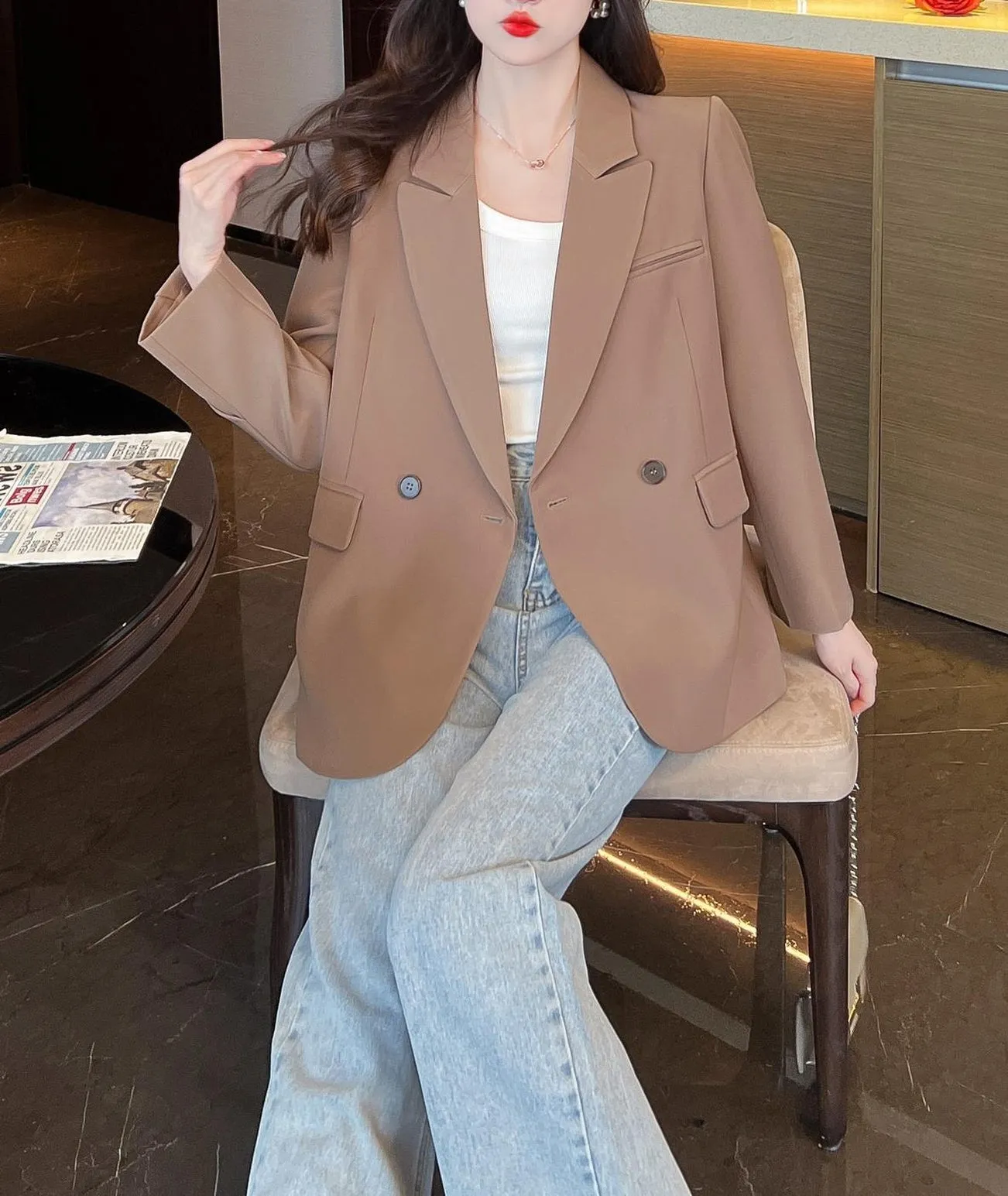 Casual Women's Sport Jacke Featuring Flap Pockets and a Relaxed Fit