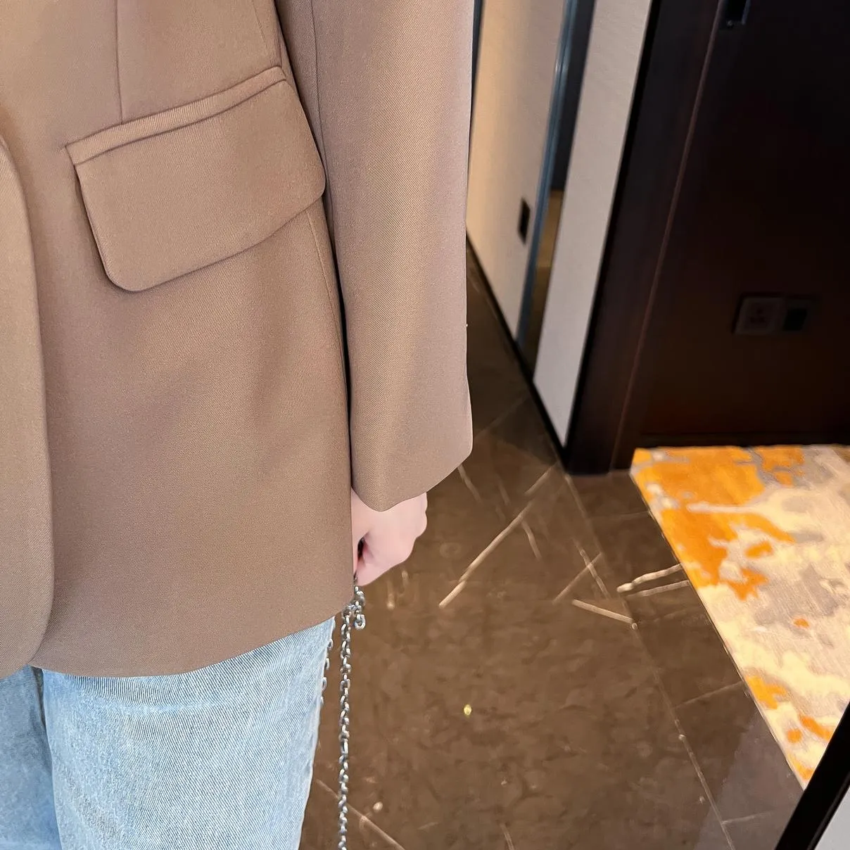 Casual Women's Sport Jacke Featuring Flap Pockets and a Relaxed Fit