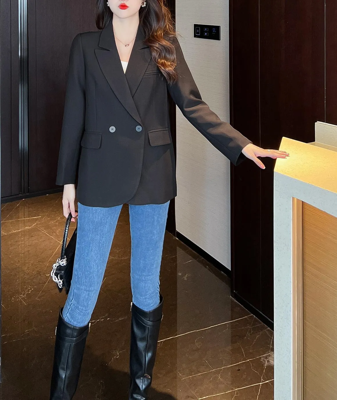 Casual Women's Sport Jacke Featuring Flap Pockets and a Relaxed Fit