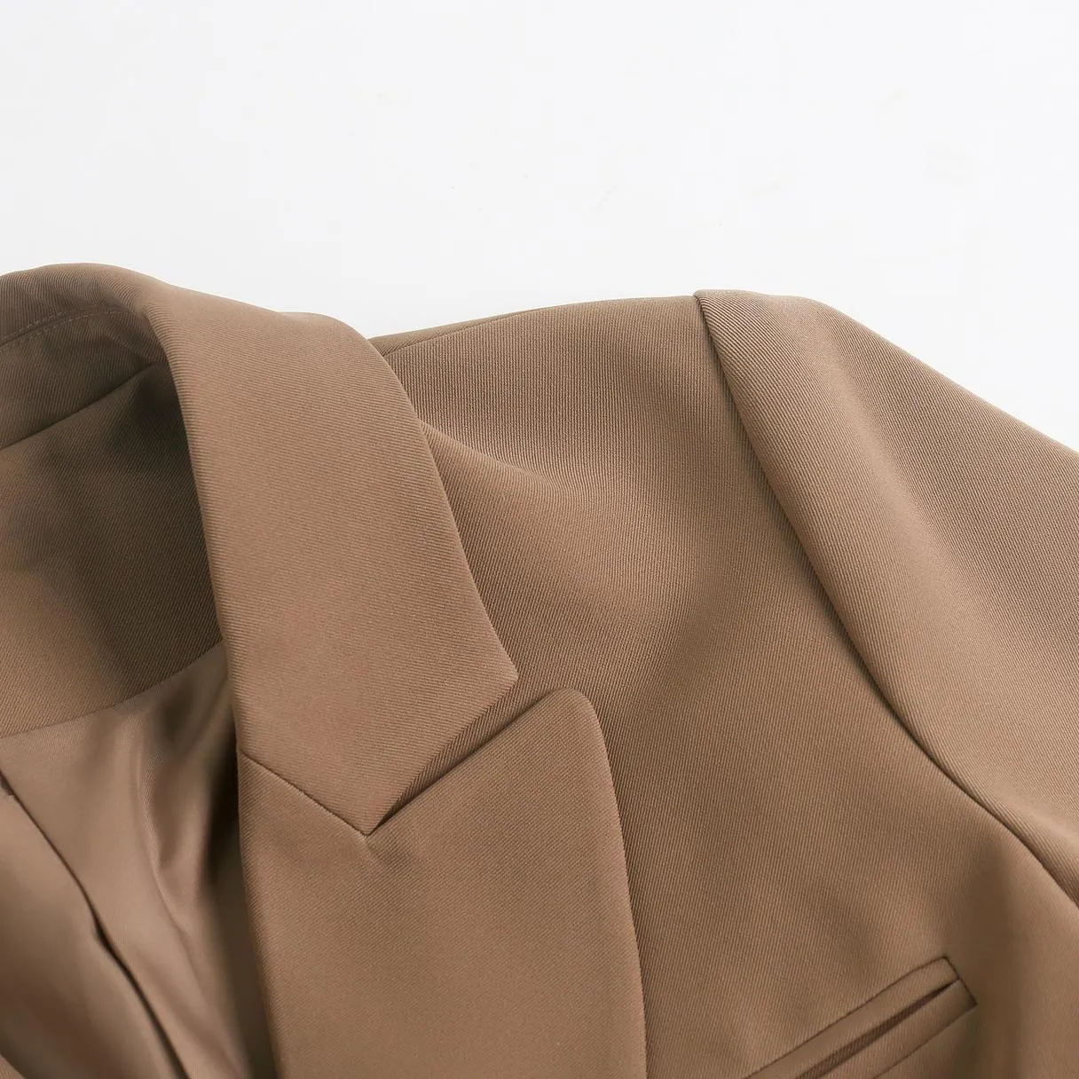 Casual Women's Sport Jacke Featuring Flap Pockets and a Relaxed Fit