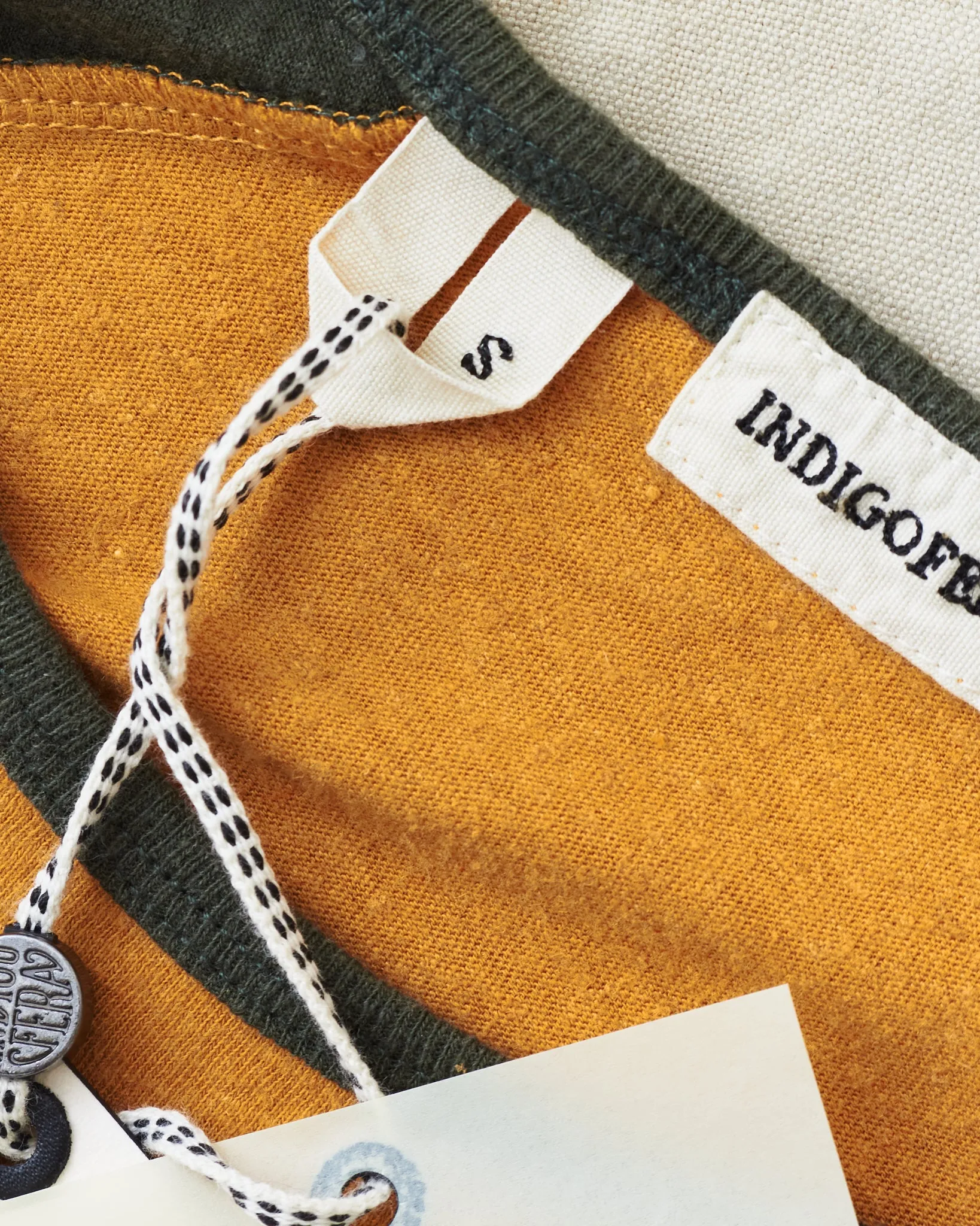Indigofera Leon Raglan Sweater Orange / Green Resin