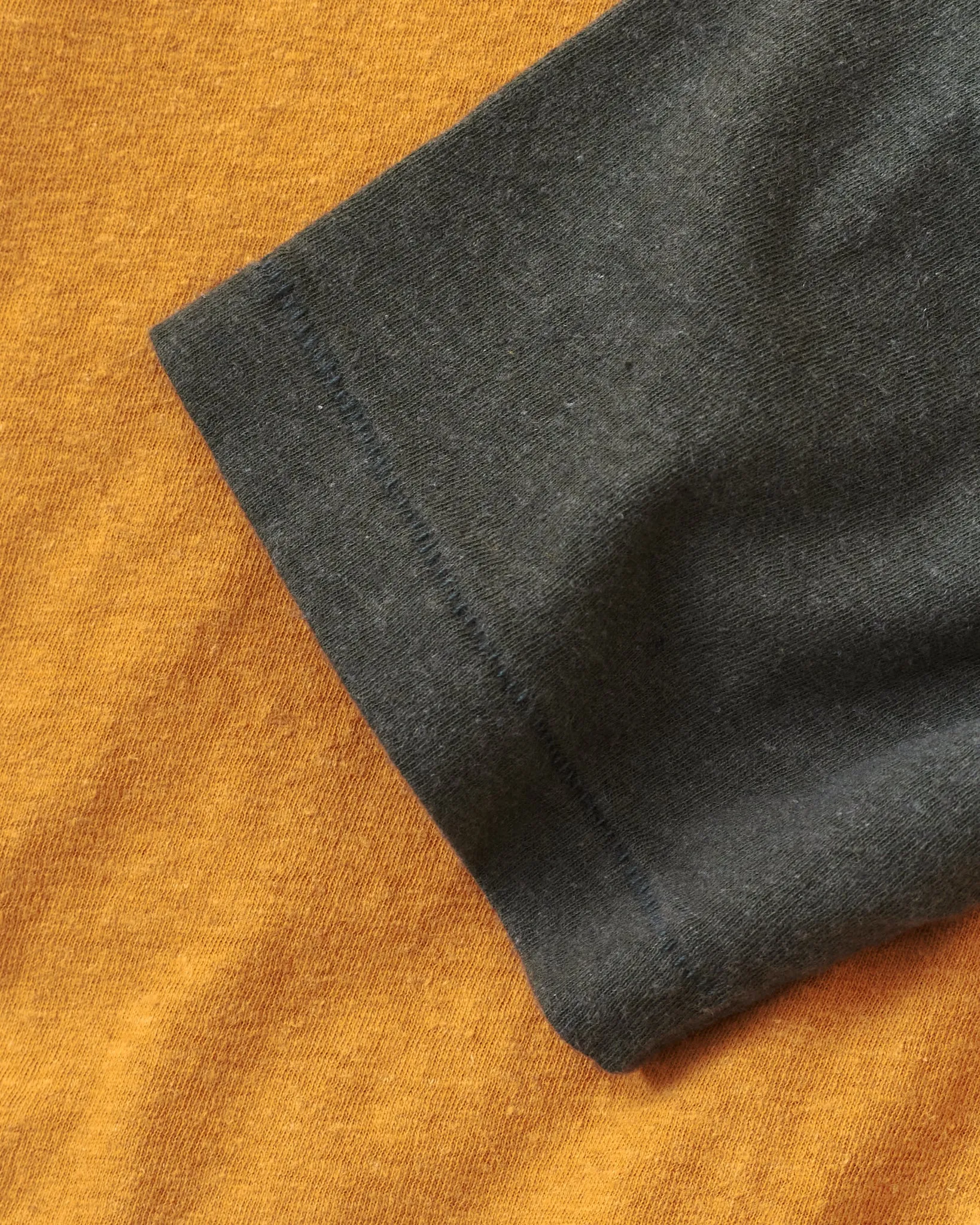 Indigofera Leon Raglan Sweater Orange / Green Resin
