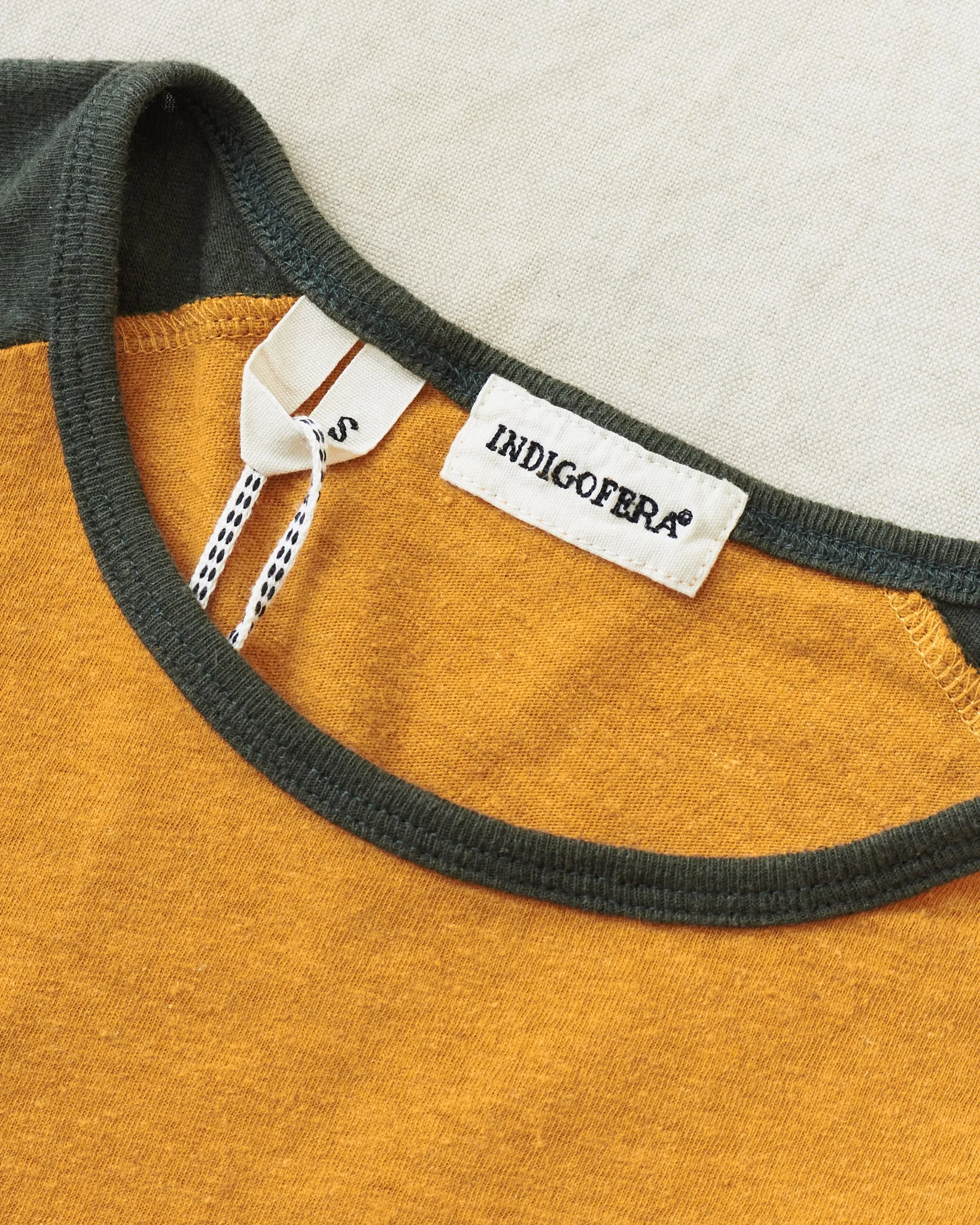 Indigofera Leon Raglan Sweater Orange / Green Resin