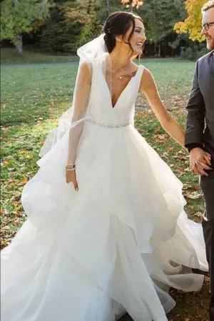 Modern Layers Skirt Ball Gown Bridal Dress with V-neckline