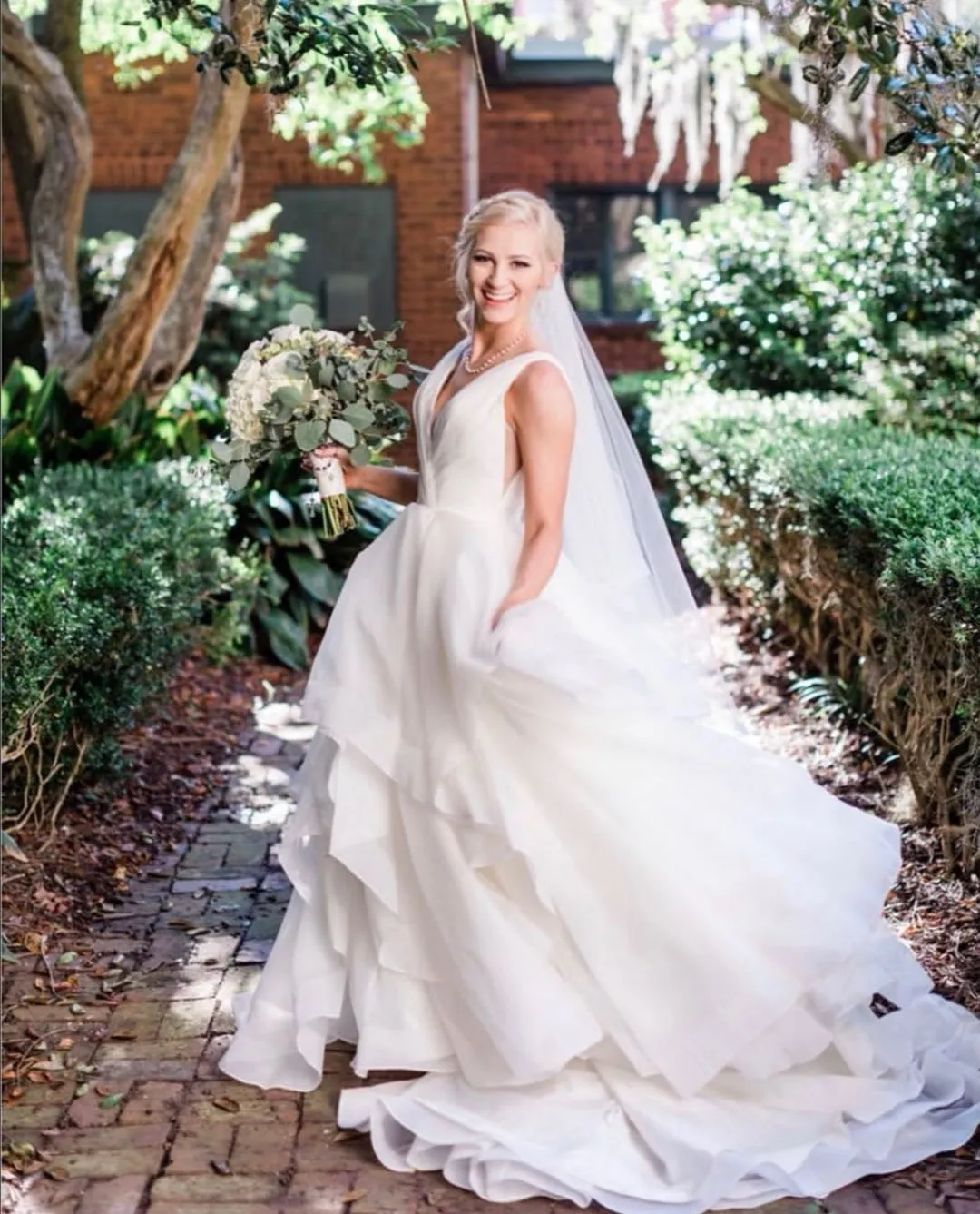 Modern Layers Skirt Ball Gown Bridal Dress with V-neckline