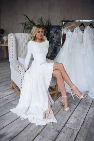 Simple Hi-lo Bridal Gown with Long Sleeves