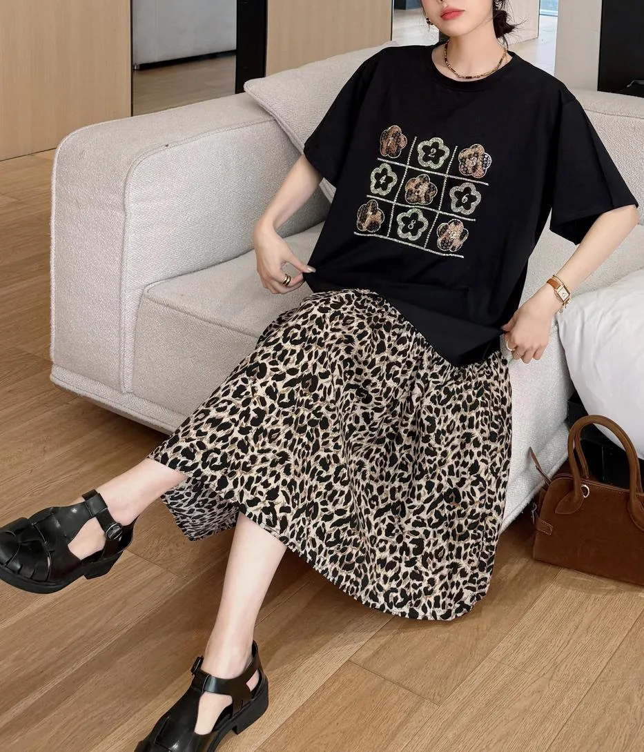 Stylish Women's T-Shirt Dress Featuring Pattern Print and Rhinestone Details