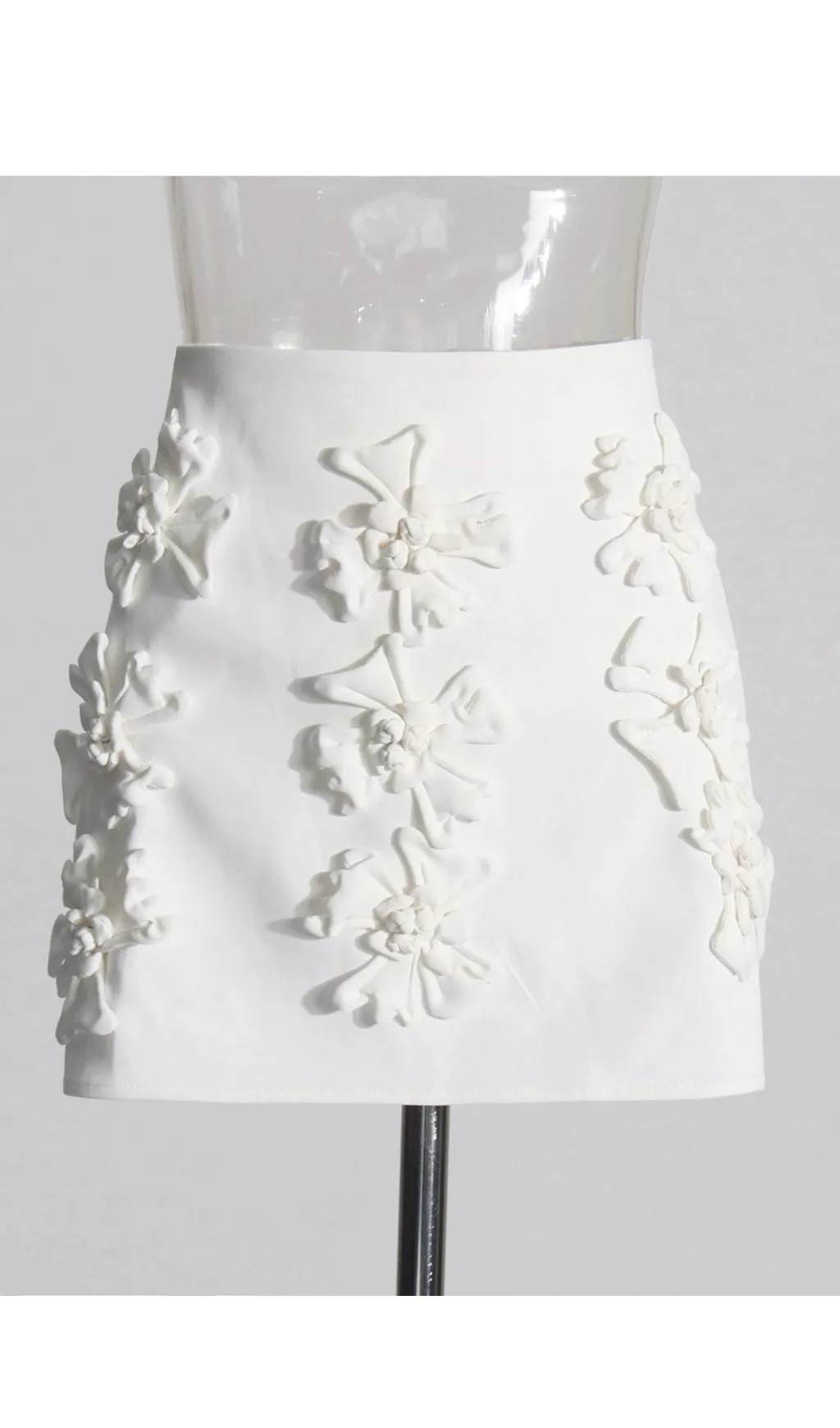 WHITE ANAXANDRA WHITE FLOWER MINI SKIRT