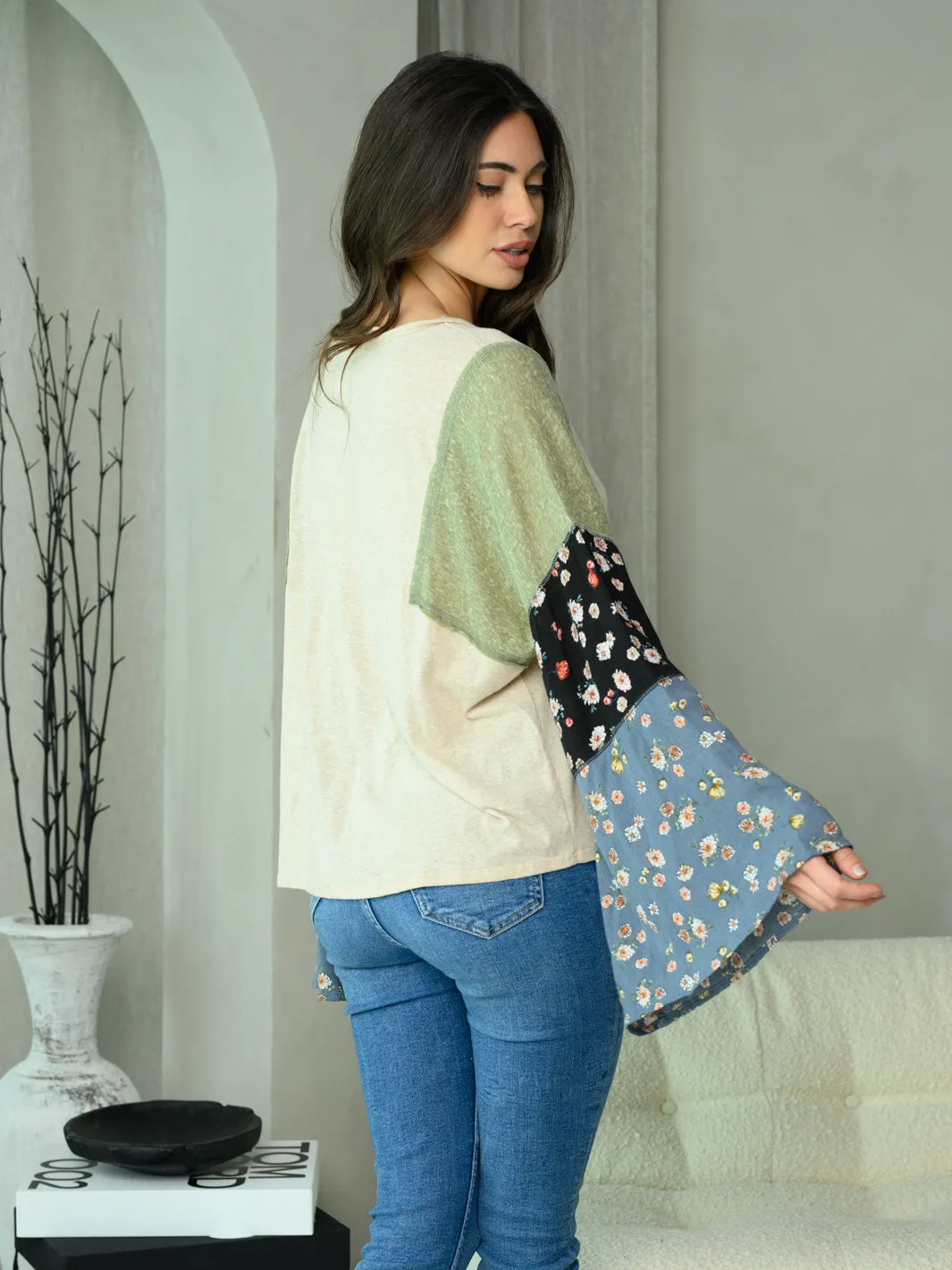 WOMEN'S LONG BELL PRINT SLEEVE V-NECK TOP